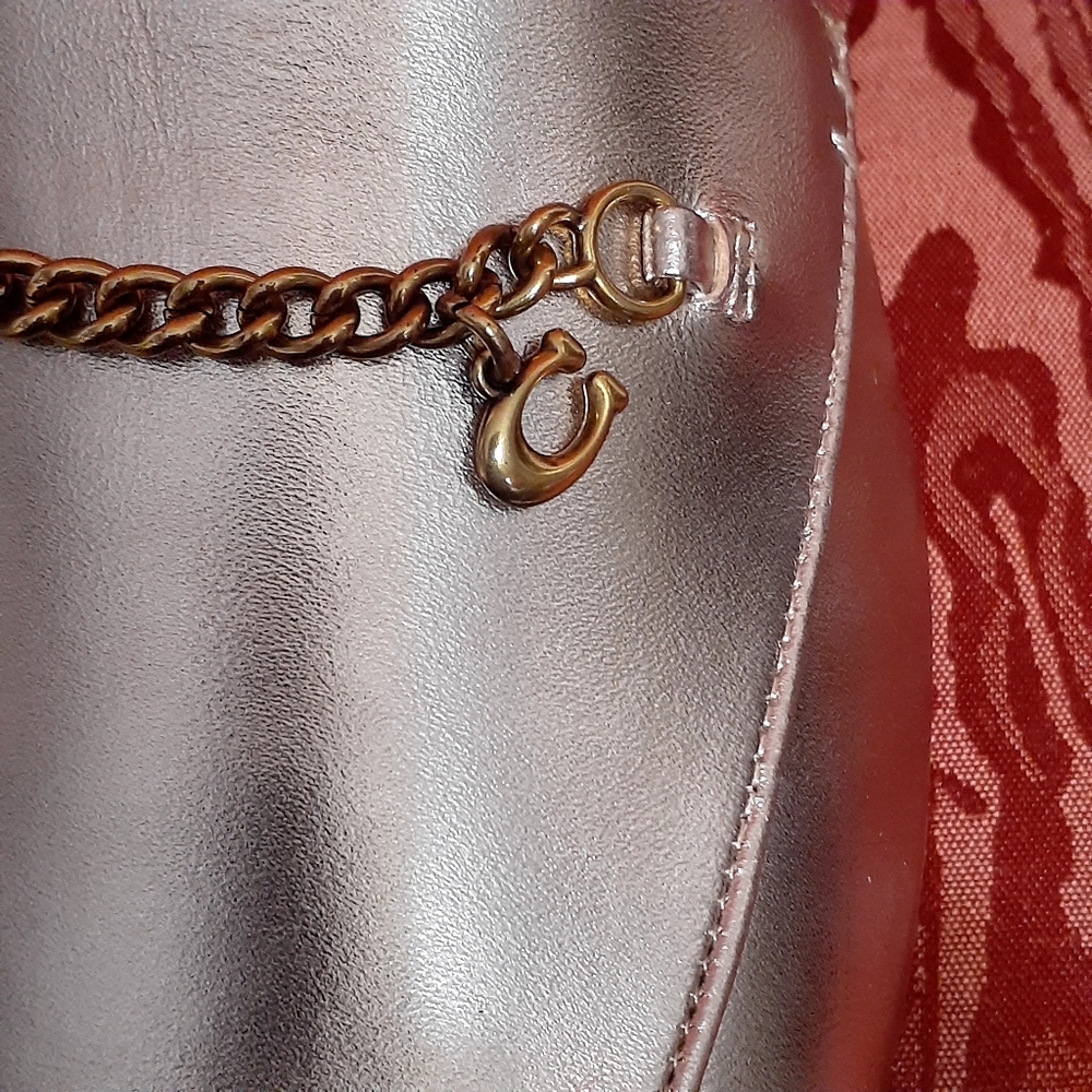 COACH LEATHER WOMANS SIZE 9B HANNA METALLIC CHAMPAGNE CHAIN LOGO SLID-ON LOAFERS - Picture 5 of 11